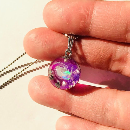 ブラックオパール色の光を集めて。 宇宙レジンネックレス　オルゴナイト 0ce97fd6068dae05a19ac6f47db0d2