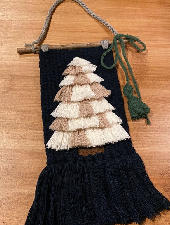 《クリスマスツリー②》手織物　毛糸　ユニーク　インテリア　weaving 壁掛け　小物　ハンギング 1枚目の画像