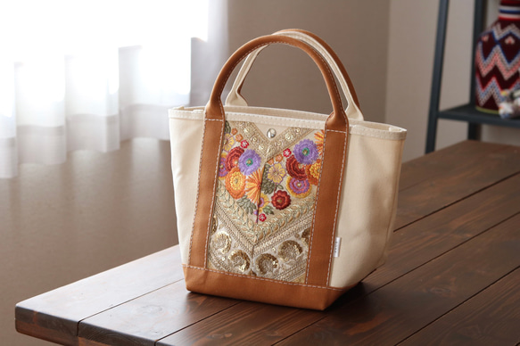 Embroidery decoration totebag Msize キナリ×キャメル 1枚目の画像