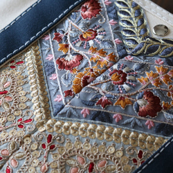 Embroidery decoration トートバッグ Msize キナリ×ネイビー×フェイクレザー（ショルダー付） 3枚目の画像