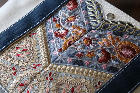 Embroidery decoration トートバッグ Msize キナリ×ネイビー×フェイクレザー（ショルダー付） 3枚目の画像