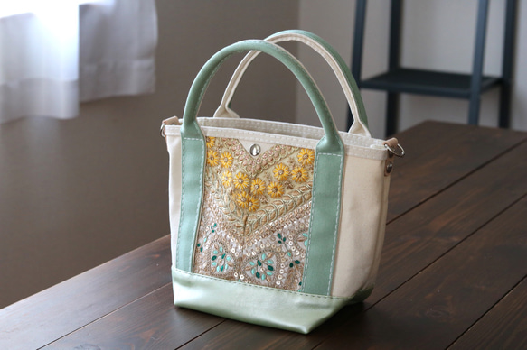 Embroidery decoration トートバッグ Ssize キナリ×アースグリーン×フェイクレザー 2枚目の画像