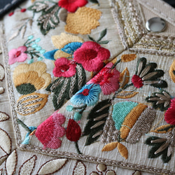 Embroidery decoration トートバッグ　横長 ベージュ×チャコール 3枚目の画像