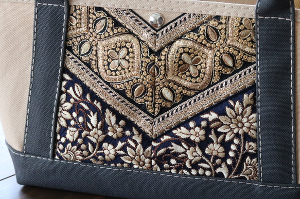 Embroidery decoration トートバッグ　横長 ベージュ×チャコール 5枚目の画像