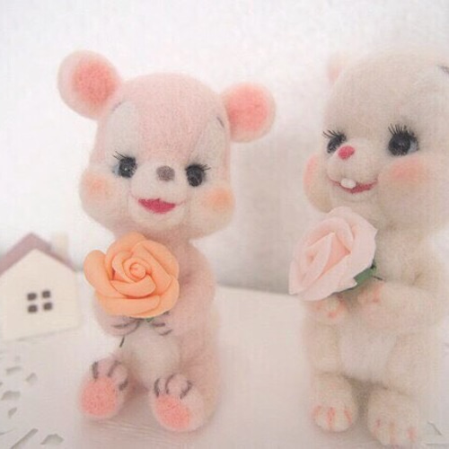 羊毛フェルト　くまちゃん　うさぎちゃん 少し早いけど…】来年うさぎ年だからDAISO毛糸で”うさぎくま