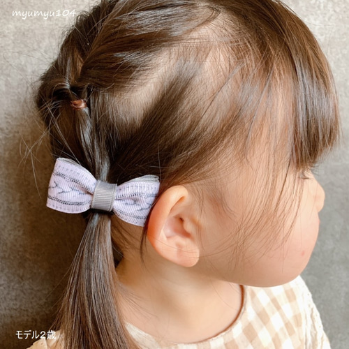 グレーのニット柄リボンのキッズツインヘアゴム （ゴムの交換ができ 