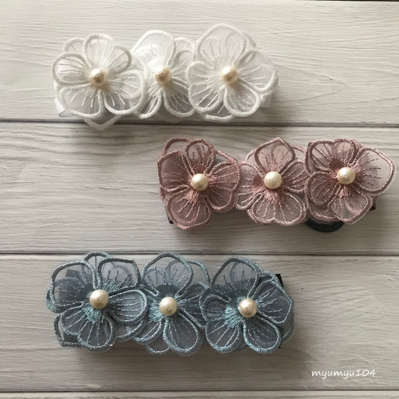 レースと刺繍の３連フラワーヘアバンド☆新生児から使えます☆キッズベビー 1枚目の画像