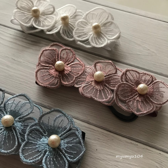 レースと刺繍の３連フラワーヘアバンド☆新生児から使えます☆キッズベビー 3枚目の画像