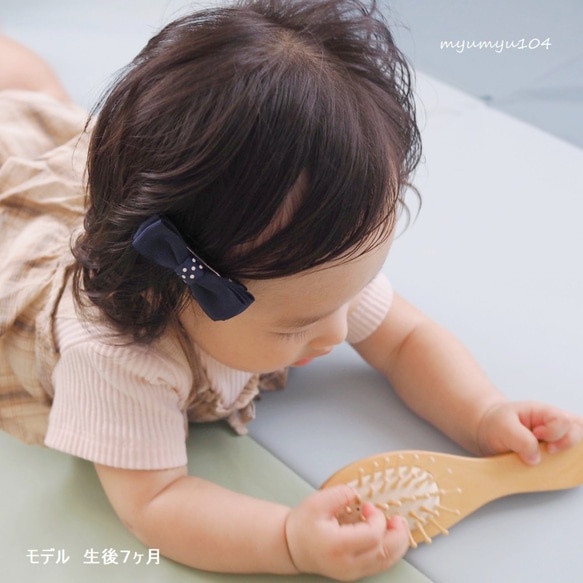 ネイビー×ドットリボンの親子お揃いヘアゴム&ヘアクリップセット 4枚目の画像