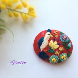 童話の中の小鳥〜紅〜 ＊ 刺繍ブローチ 1枚目の画像