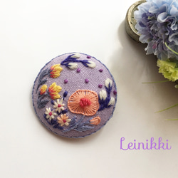 あけぼの色の花模様＊刺繍ブローチ 1枚目の画像