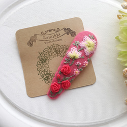 【送料無料】ピンク地に薔薇とナデシコ　刺繍ヘアピン  size 大 1枚目の画像