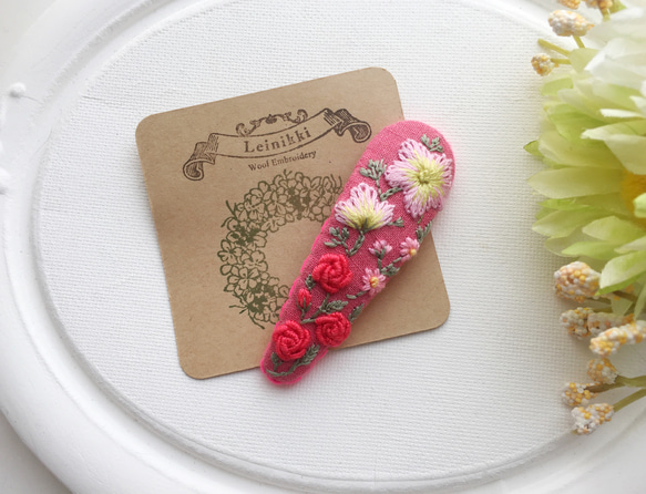 【送料無料】ピンク地に薔薇とナデシコ　刺繍ヘアピン  size 大 1枚目の画像