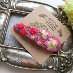 【送料無料】ピンク地に薔薇とナデシコ　刺繍ヘアピン  size 大 3枚目の画像