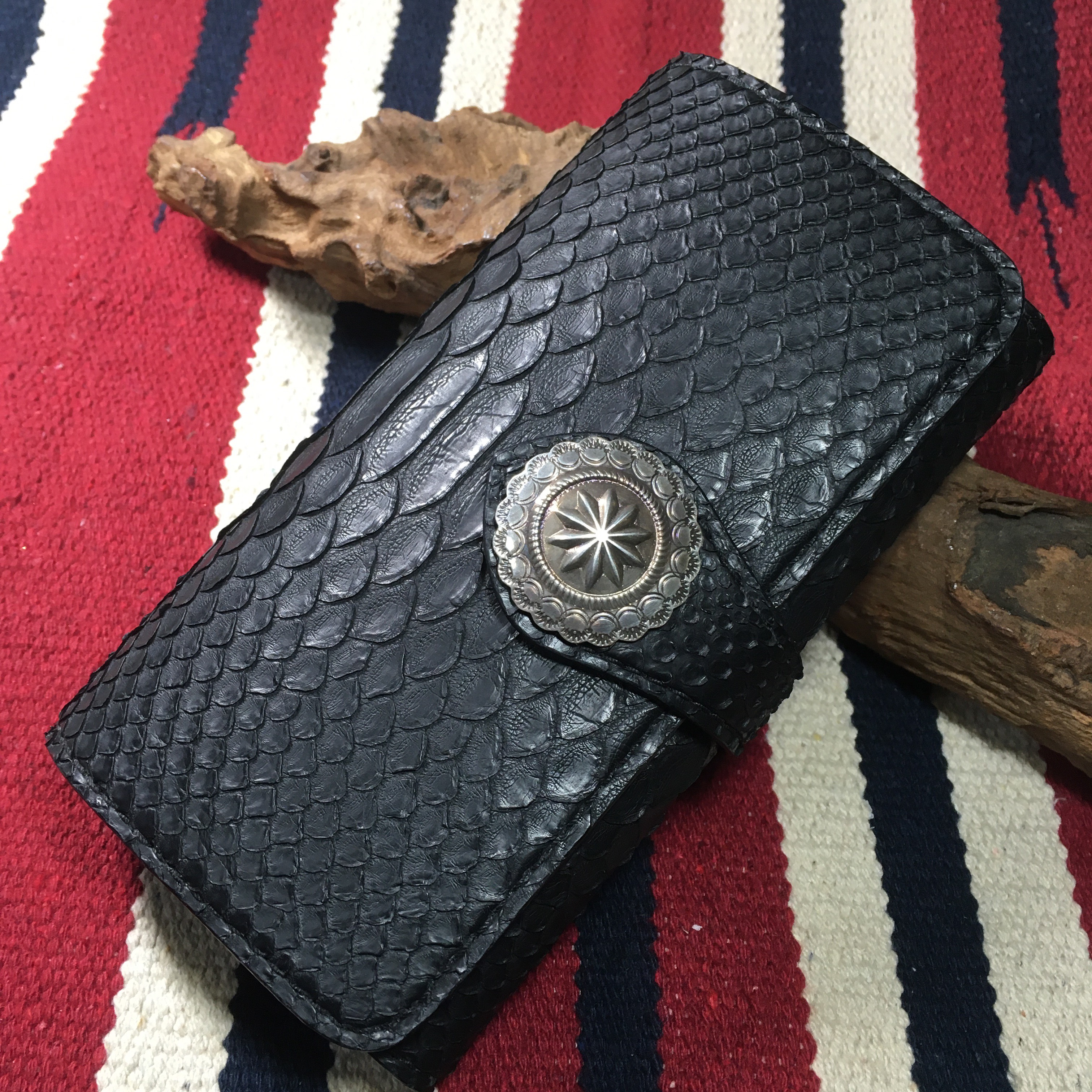 ブラック ‼️SALE‼️本革レザー ロングウォレット ネイティブフラワーコンチョ
