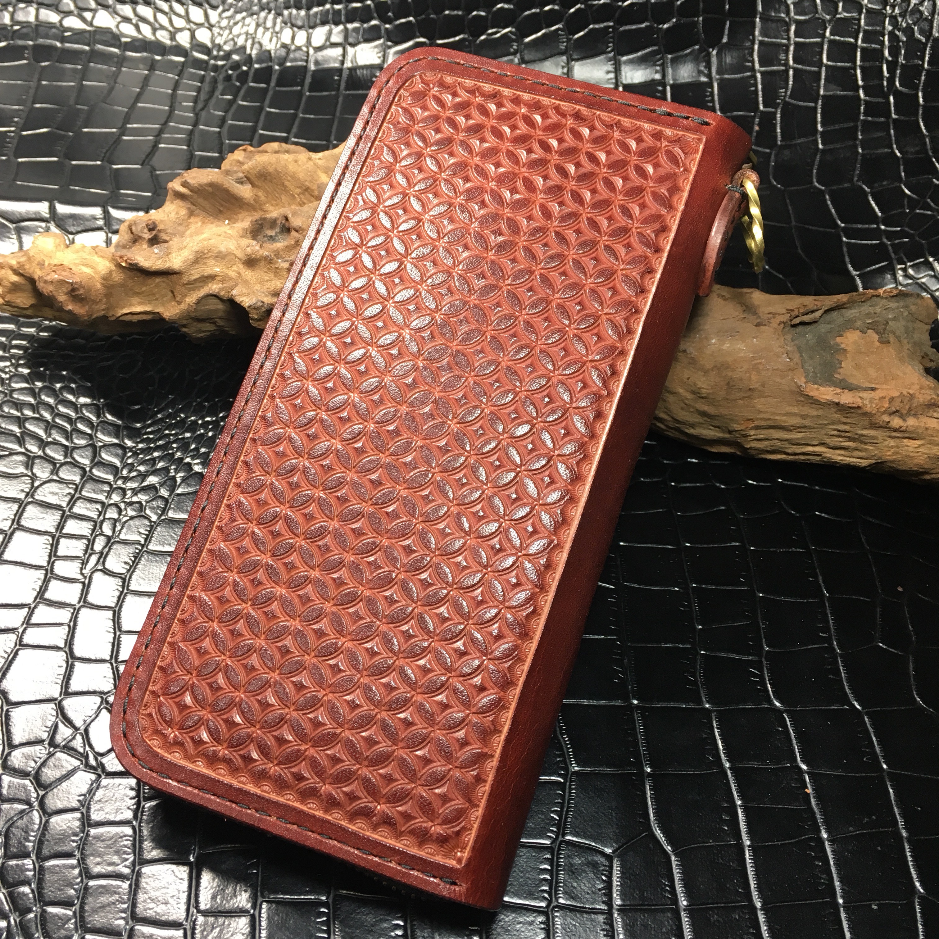 【50％OFFのスペシャルSALE】￥44,000➔￥22,000　ダイヤモンド柄のラウンドジップウォレット★