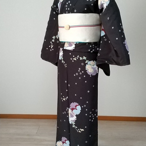 美品 洗える夏着物 誂えポリエステル 兎と雪輪 紅梅 高級浴衣