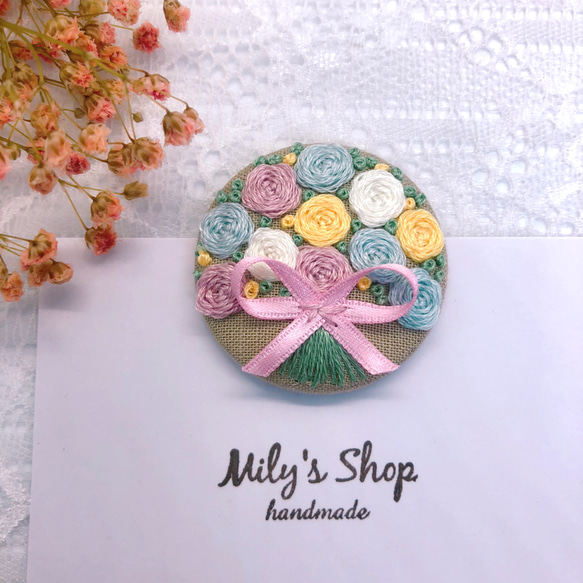 ブーケ刺繍（milky mix)【ブローチ/ヘアゴム】 1枚目の画像