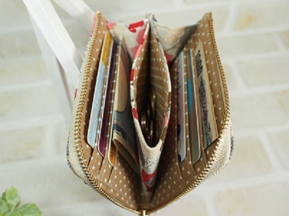 ❣❣＊＊在庫処分品＊＊❣❣　猫の刺繍ワッペン　Ｌ型ファスナーミニ財布（同生地持ち手付） 5枚目の画像