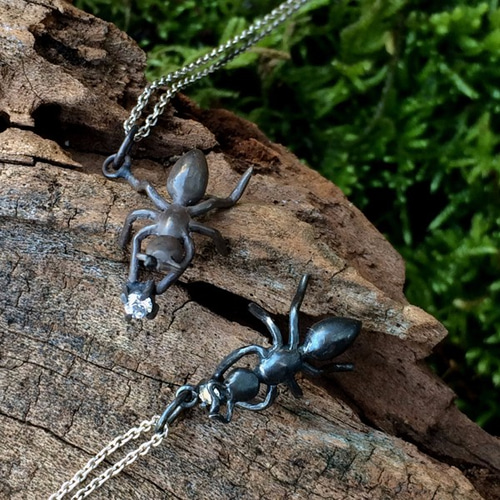 蟲＞蟻ペンダント（CZ) ネックレス・ペンダント lepre 通販 3079775