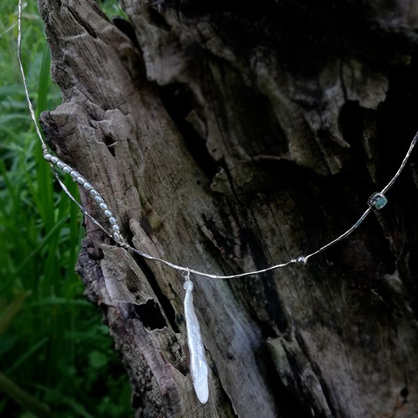 ＜砡＞長いパールのチョーカー