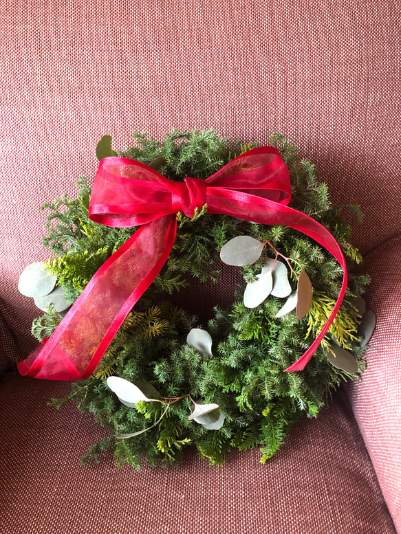 針葉樹の香りに癒される　クリスマスリース　35cm  シンプル　ボリューミー 4枚目の画像