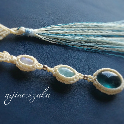 3つの石達のマクラメ編みネックレス ネックレス・ペンダント