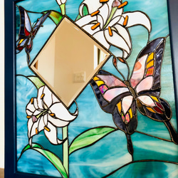 Butterflies & lilies 2枚目の画像