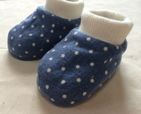 [SALE★1000日元OFF]保暖嬰兒鞋圓點藍 第2張的照片