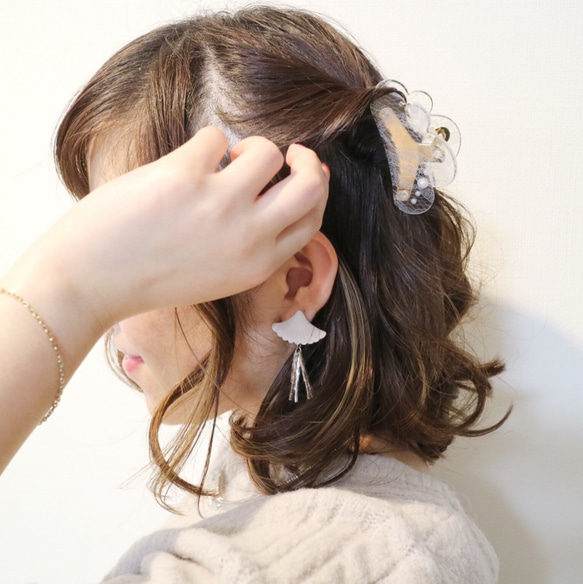 white spring pearl ヘアクリップ 1枚目の画像