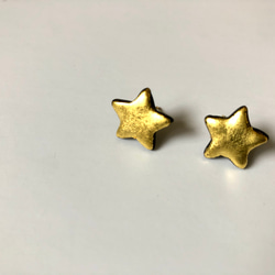 ＊金箔星形ピアス＊　ギフトにも♡ 1枚目の画像