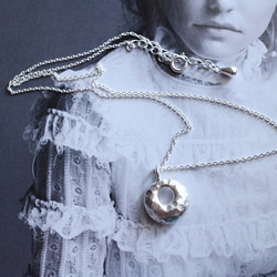 Silver カレンシルバーチャームのネックレス 4枚目の画像
