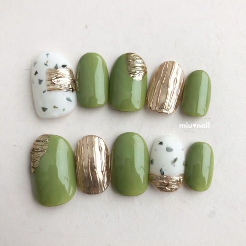 198］ダルメシアン×ピスタチオ×ゴールドミラーニュアンスネイル ネイル  
