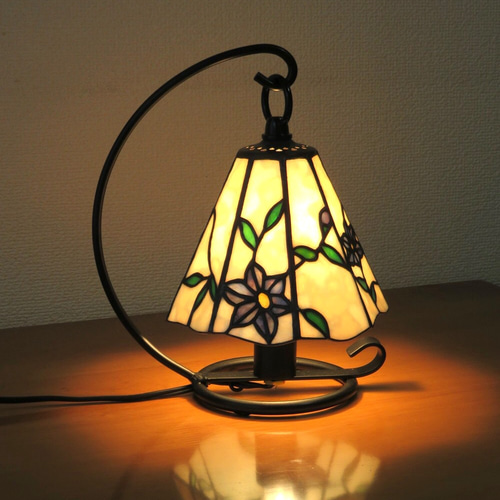 送料無料 ステンドグラス＊クレマチスのテーブルランプ＊ スタンド
