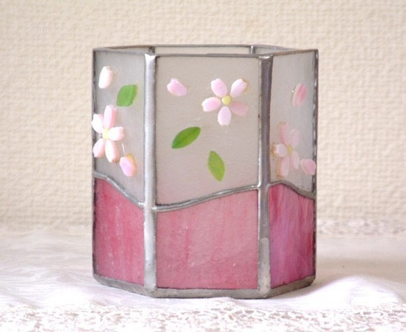 ステンドグラス桜模様のペン立て 1枚目の画像