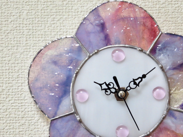ステンドグラス 花の壁掛け時計＊ピンクパープルの花＊ 2枚目の画像