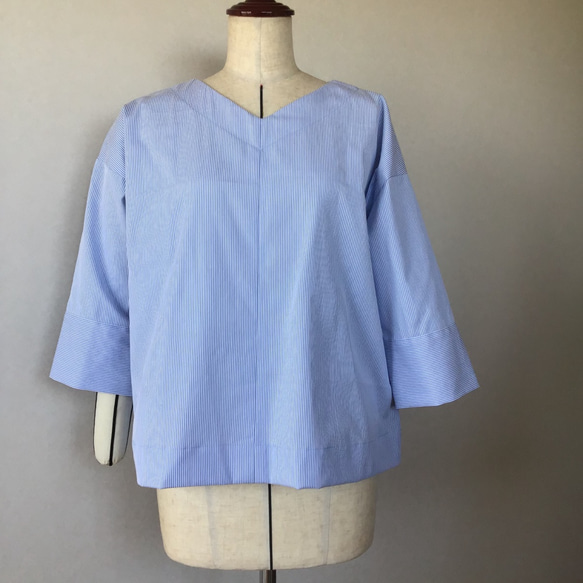 美品☆ビアズリー 麻 Vネックプルオーバー ブラウス ゆったり 美品☆ビアズリー 麻 Vネックプルオーバー ブラウス ゆったり