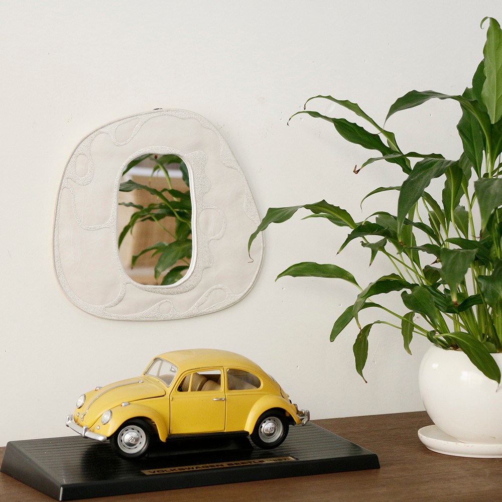 刺繍のミラーフレーム「白雲」M