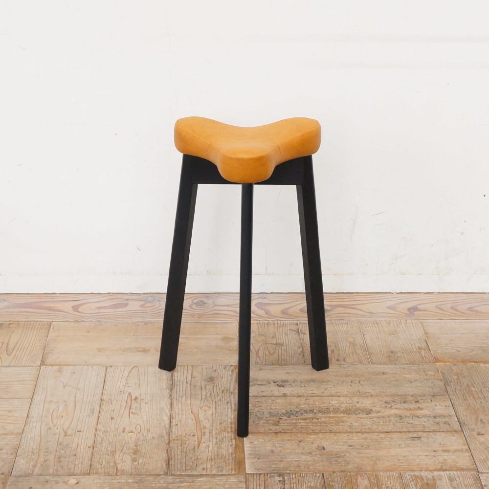 サニタリースツール マタ美 SH570 (ブラック×キャメル)