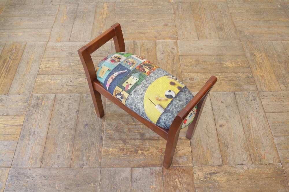 玄関スツール W-arm 収納付 (ブラウン × かお)