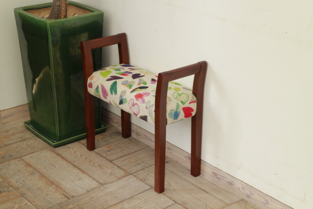 玄関スツール ダブルアーム  ( ブラウン × ハート大柄 )