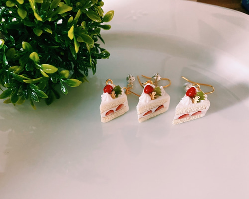 ミニチュアスイーツ ピアス クリスマス ショートケーキ ピアス（フック