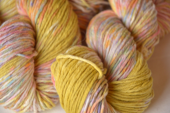 sale　手染め糸　コットン　yellow colorful nijiyarn 2枚目の画像