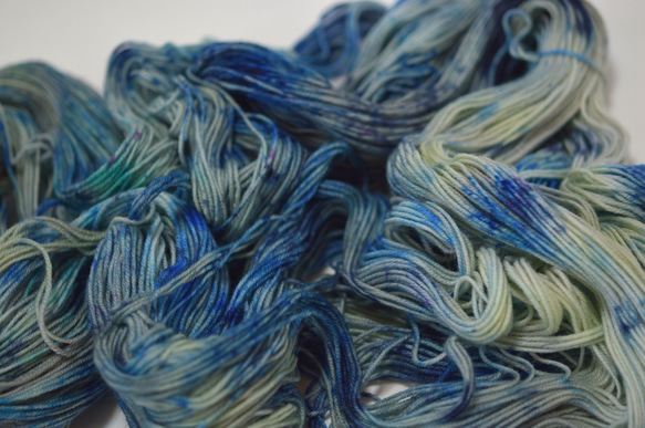 手染め糸　ファインウール　ソックヤーン　blue gray② nijiyarn 4枚目の画像