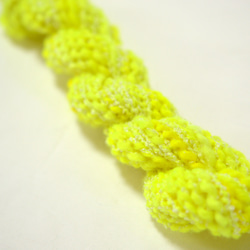 手染め糸　ウールアクリルスラブ　neon yellow nijiyarn 2枚目の画像