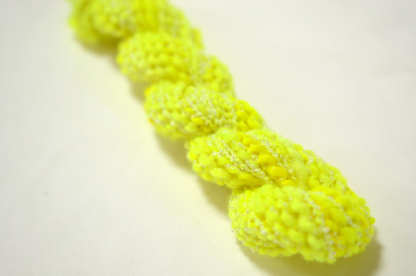 手染め糸　ウールアクリルスラブ　neon yellow nijiyarn 2枚目の画像