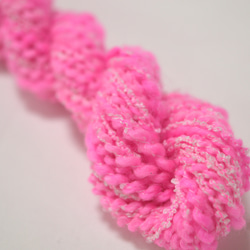 手染め糸　ウールアクリルスラブ　neon pink nijiyarn 2枚目の画像