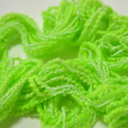 手染め糸　ウールアクリルスラブ　neon green nijiyarn 1枚目の画像