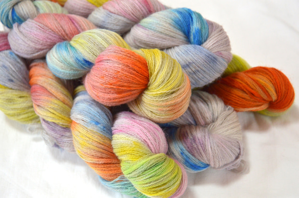 手染め糸　メリノウール　beige colorful nijiyarn 1枚目の画像