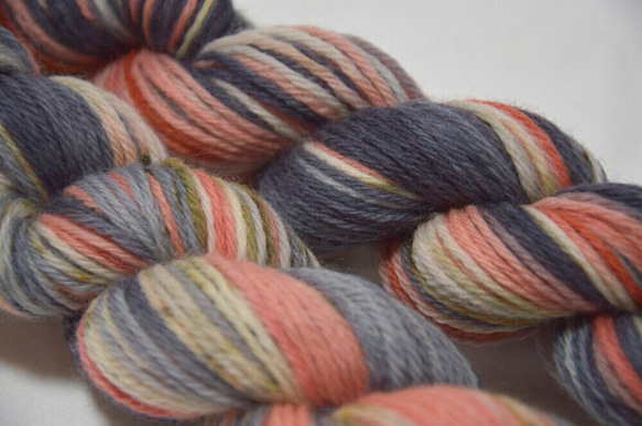 手染め糸　ウール並太　salmon　gray　nijiyarn 2枚目の画像